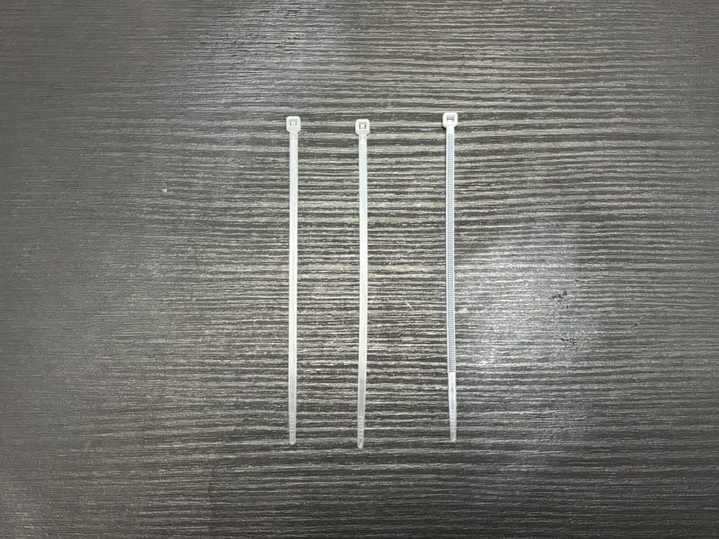 結束バンドを3本取り出す